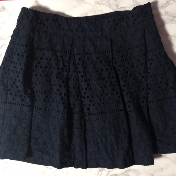 Banana Republic Navy Eyelet Flare Skirt w/pockets - Picture 3 of 8